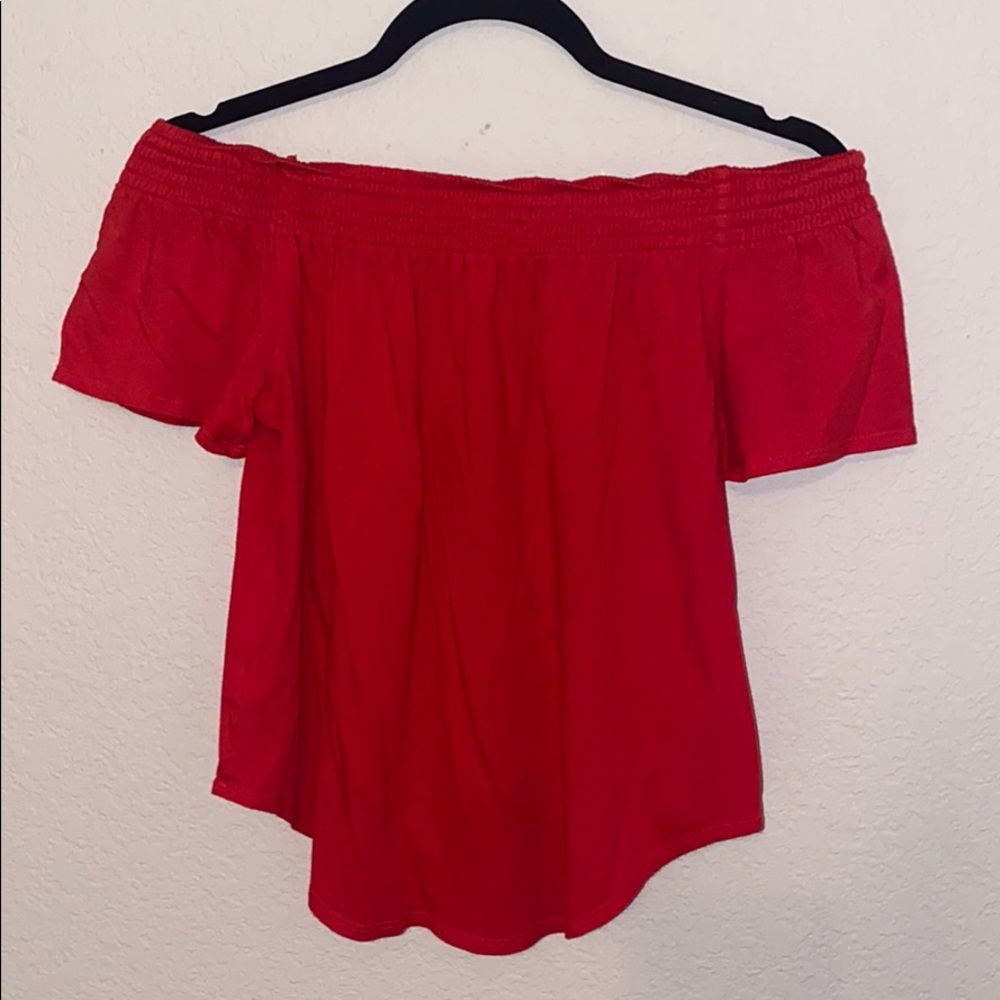 EXPRESS Off the shoulder 🔥